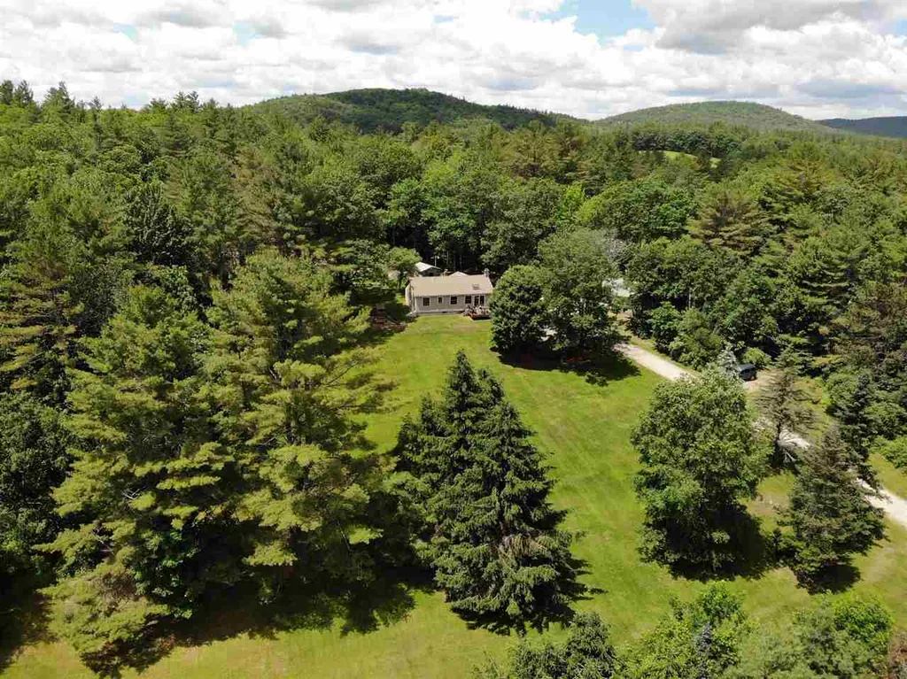 385 North Road Danbury NH 03230