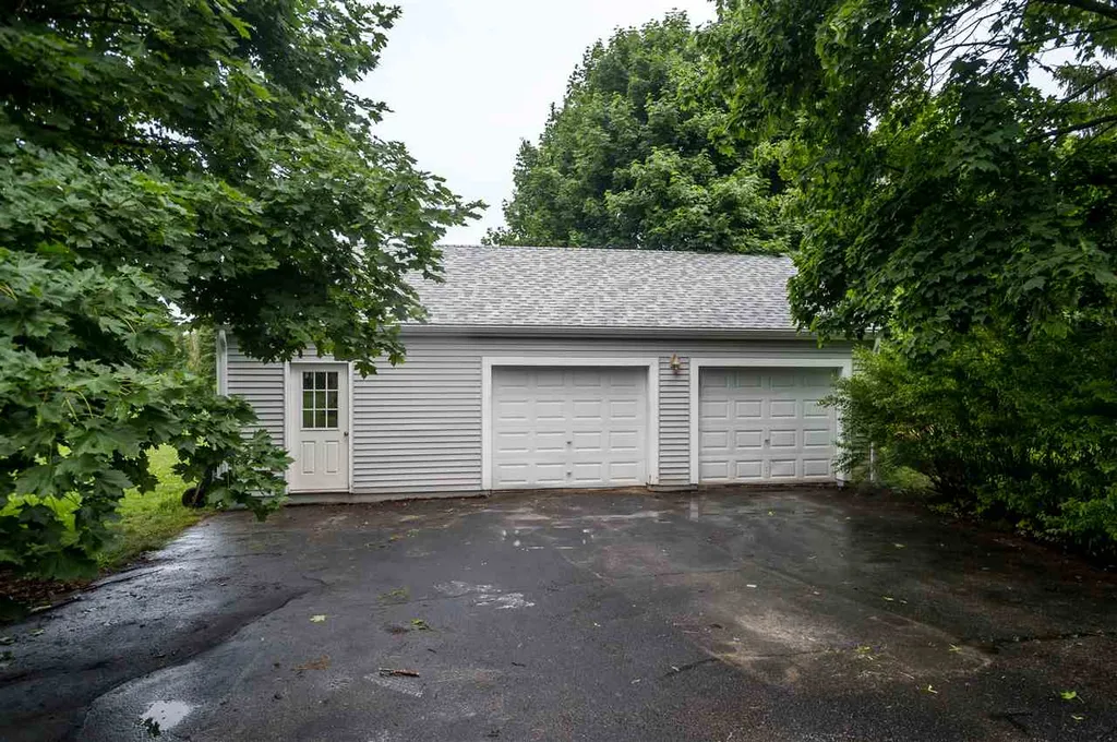 75 Amesbury Road Kensington NH 03833