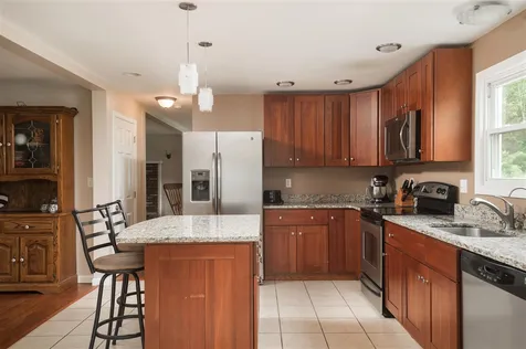 75 Amesbury Road Kensington NH 03833
