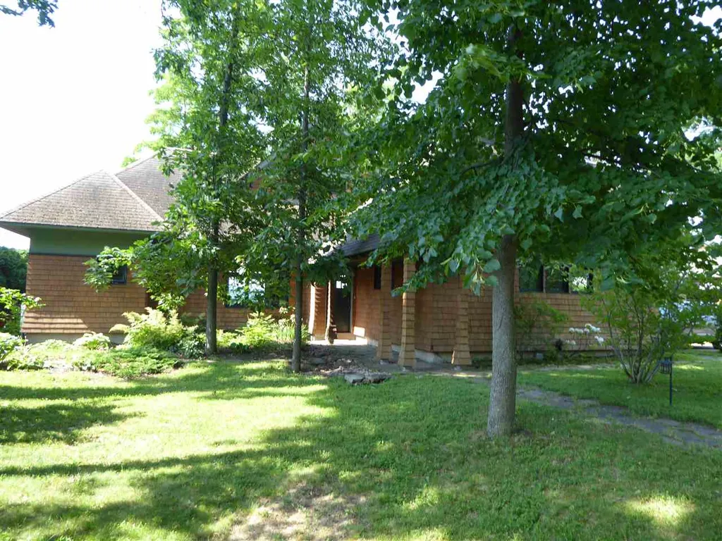 17 Eastman Way Burlington VT 05401