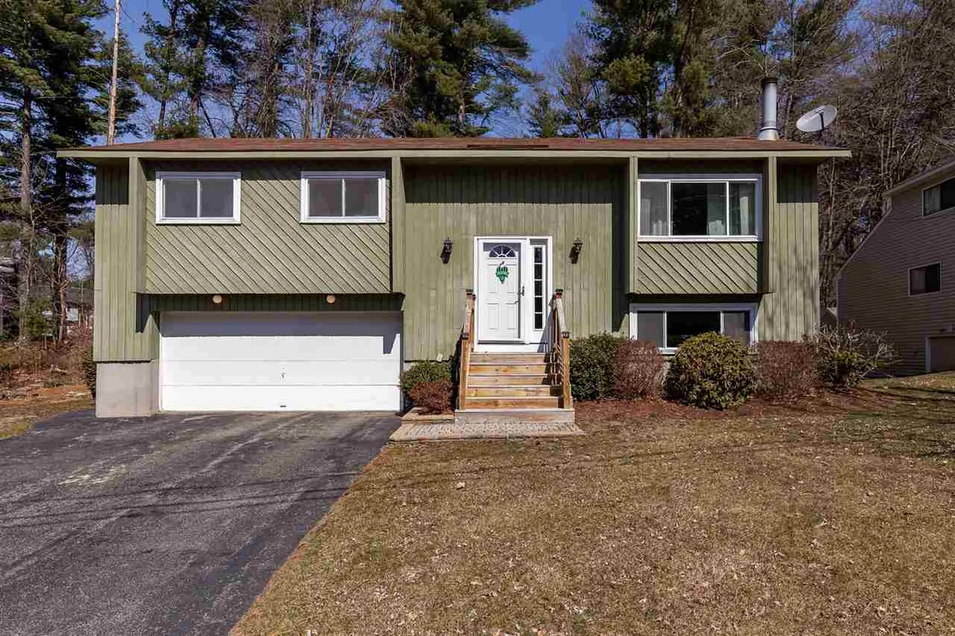 10 Laredo Circle Nashua NH 03062