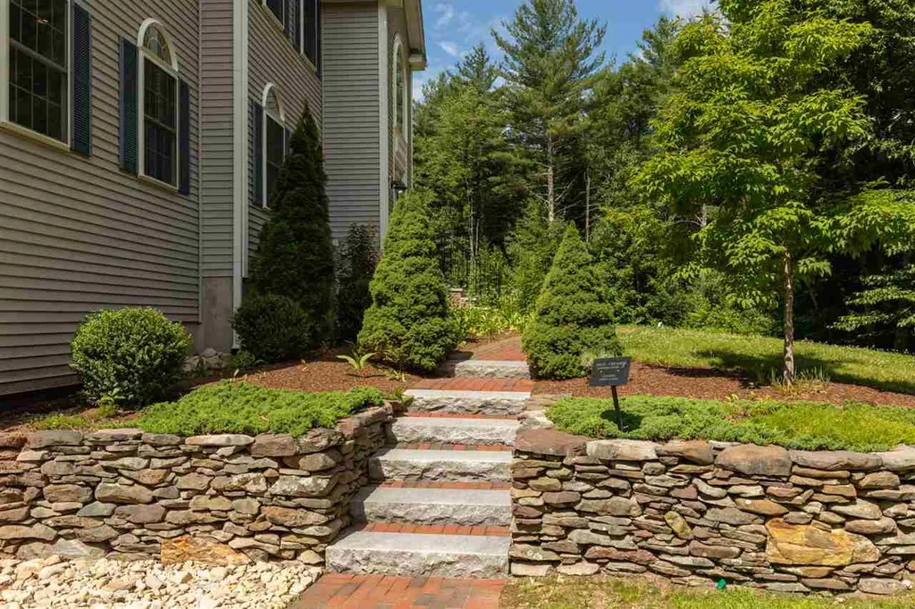 41 Bellwether Lane Chester NH 03036