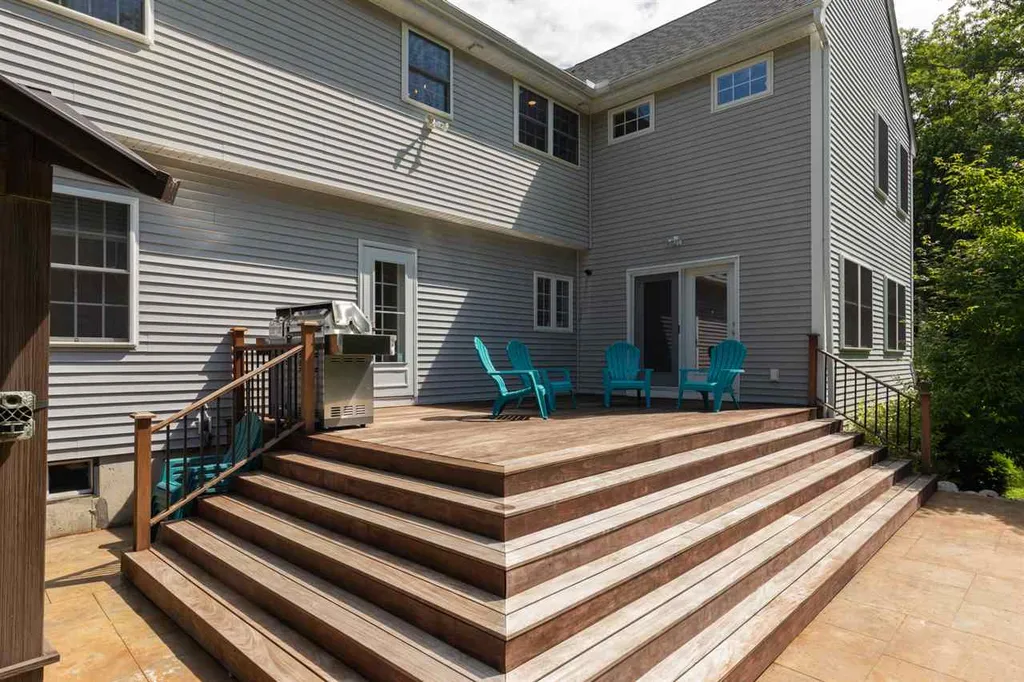 41 Bellwether Lane Chester NH 03036