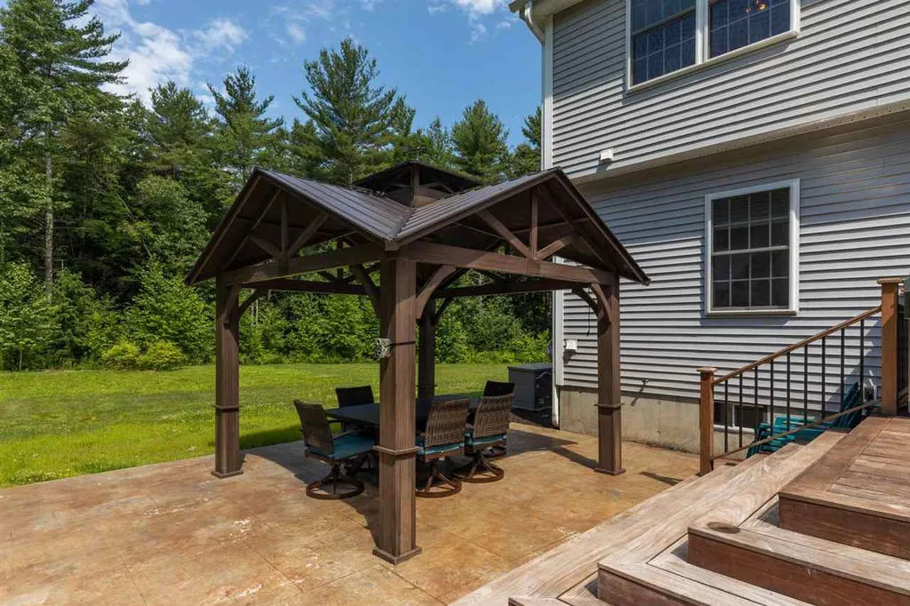 41 Bellwether Lane Chester NH 03036