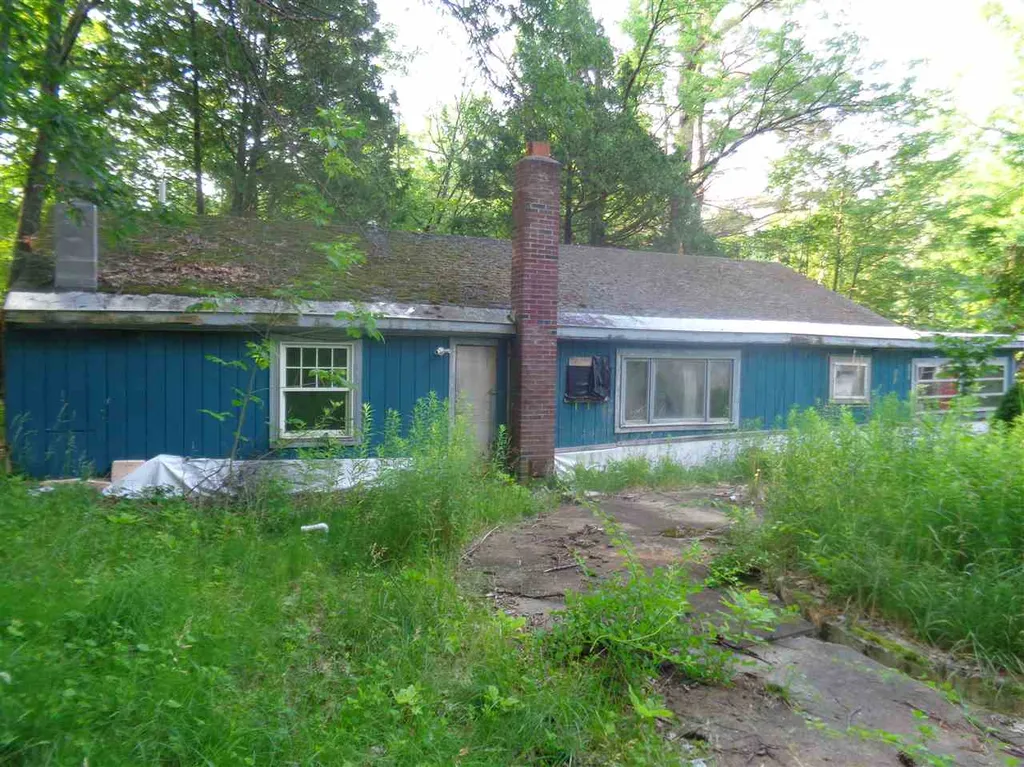 38 Old Center Harbor Road Meredith NH 03252-6408
