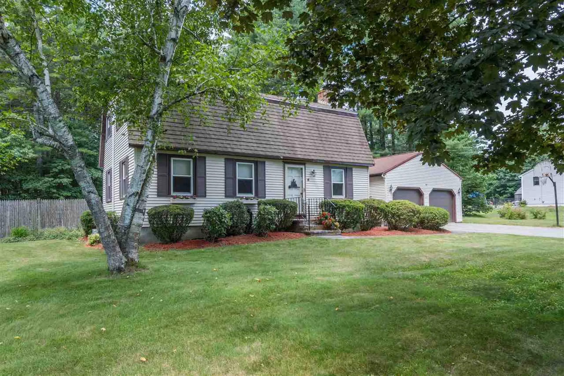 8 Pilgrim Drive Litchfield NH 03052