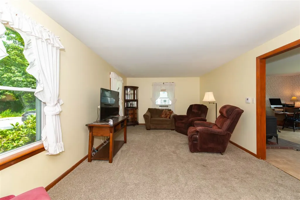 15 Hawthorne Road Dover NH 03820