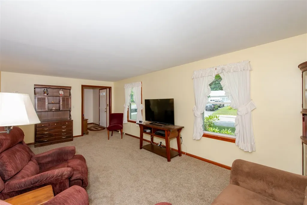 15 Hawthorne Road Dover NH 03820