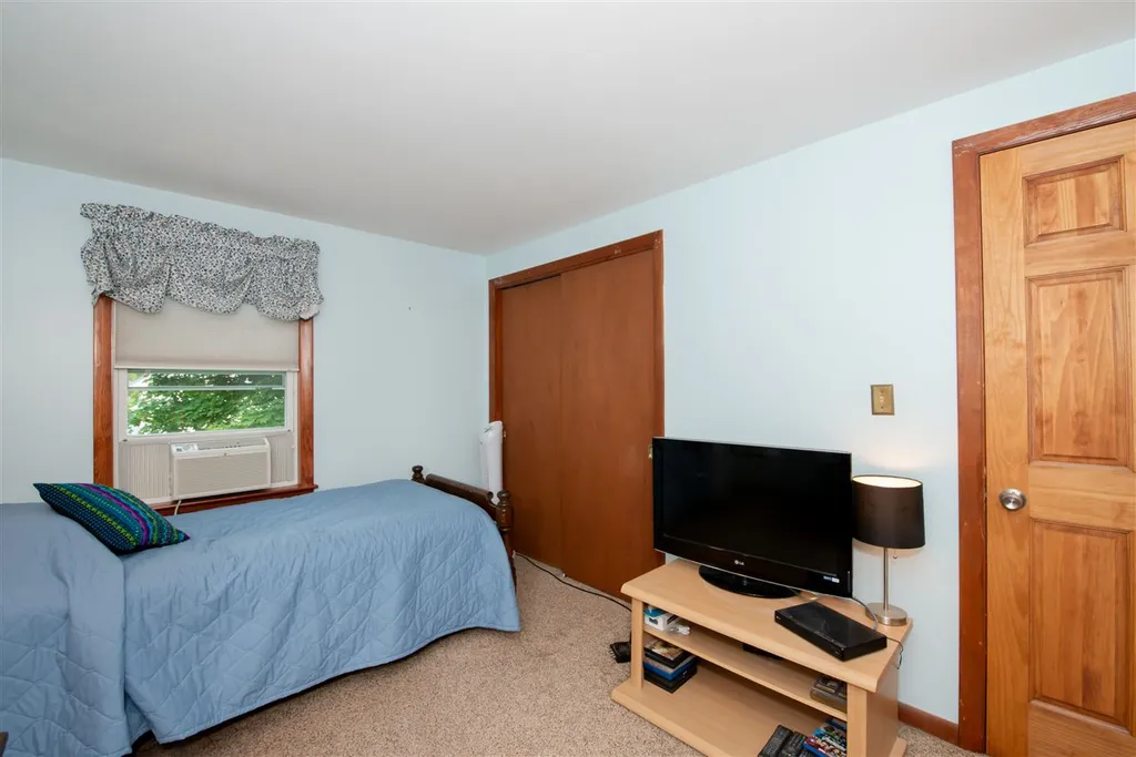 15 Hawthorne Road Dover NH 03820