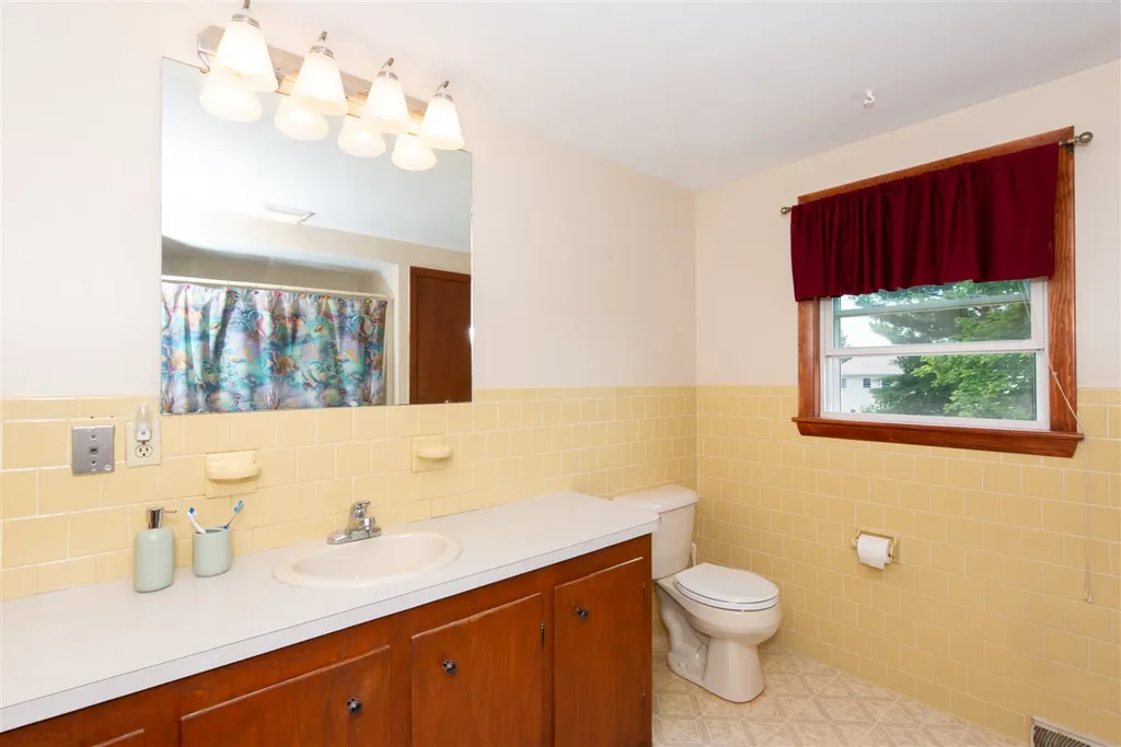 15 Hawthorne Road Dover NH 03820