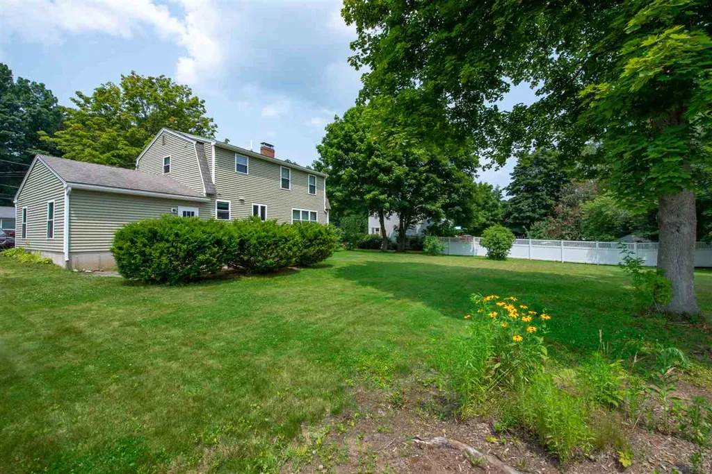 15 Hawthorne Road Dover NH 03820