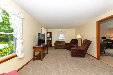 15 Hawthorne Road Dover NH 03820
