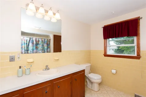15 Hawthorne Road Dover NH 03820