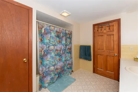 15 Hawthorne Road Dover NH 03820