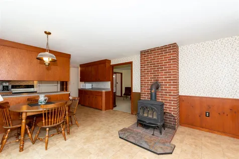 15 Hawthorne Road Dover NH 03820