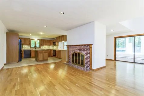 4 Maxwell Drive Brookline NH 03033