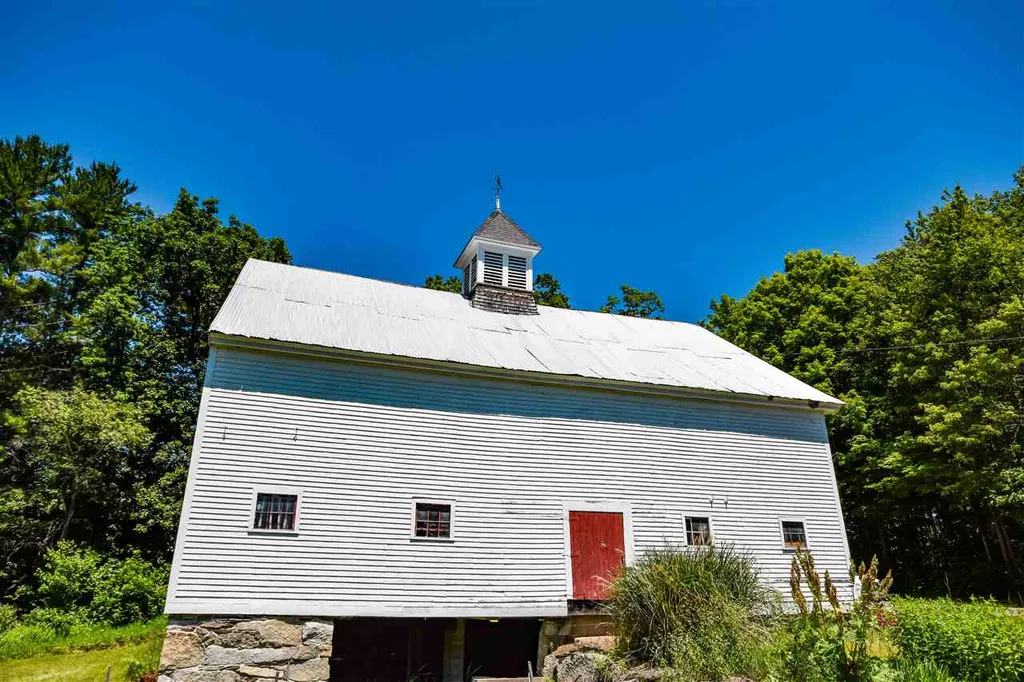 14 Tuttle Road Lee NH 03861