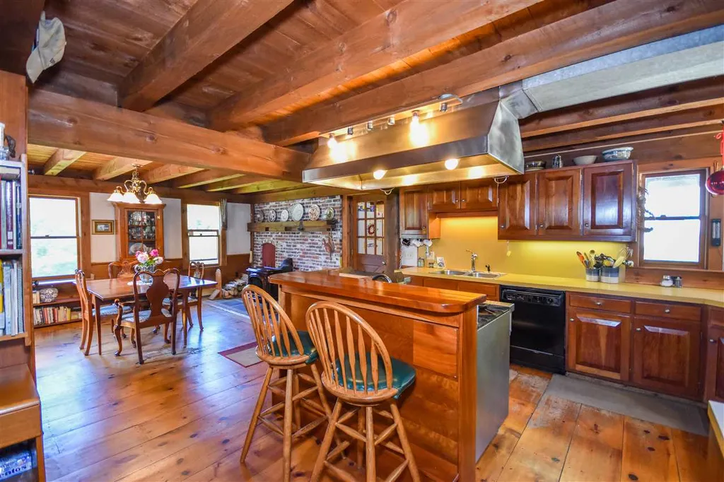 14 Tuttle Road Lee NH 03861