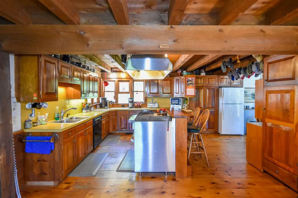 14 Tuttle Road Lee NH 03861