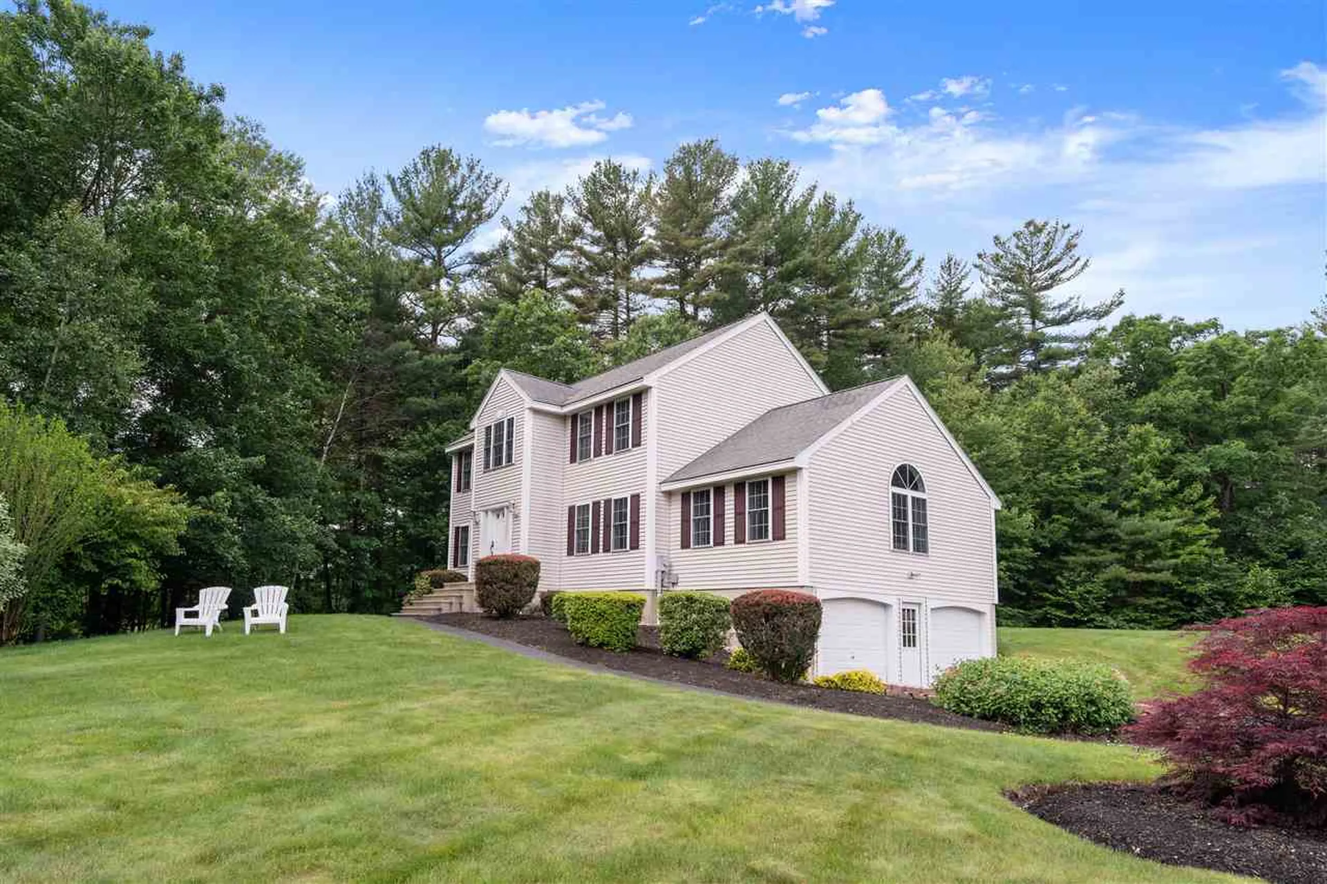 11 Colonial Drive Londonderry NH 03053