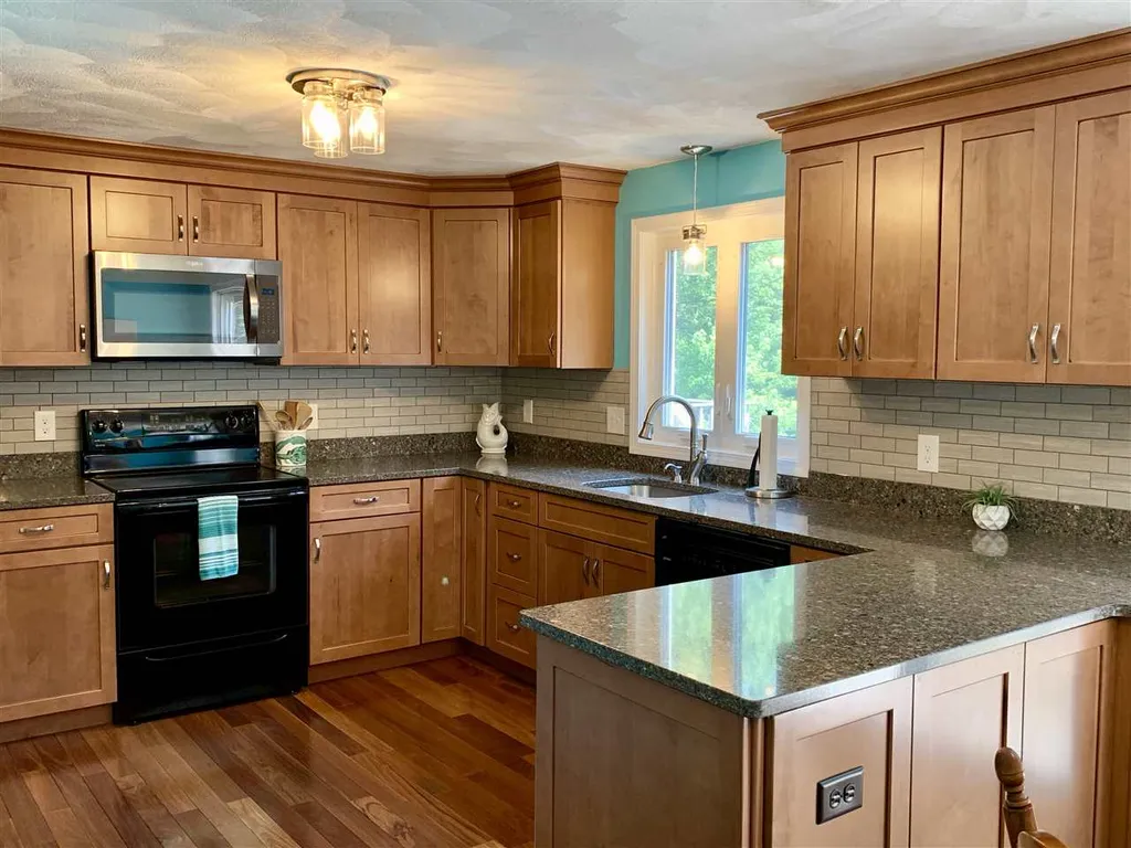 6b Karen Lane Londonderry NH 03053