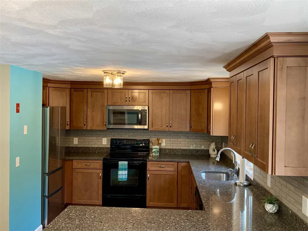 6b Karen Lane Londonderry NH 03053