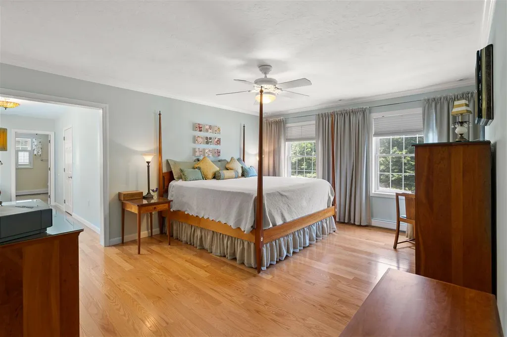 128 Orcutt Drive Chester NH 03036