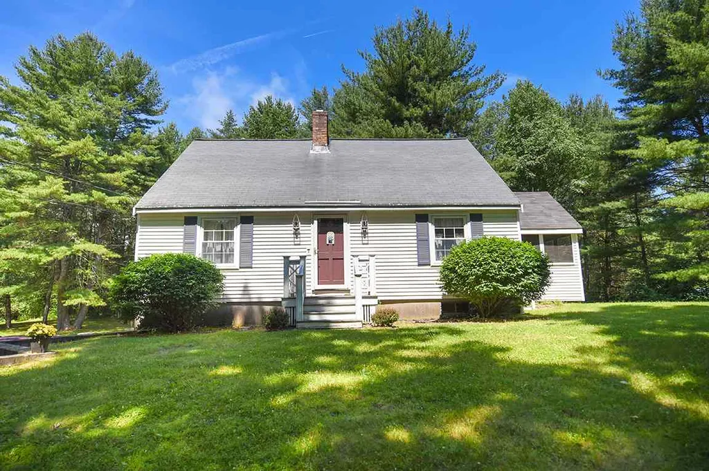 1 Smith Corner Road Newton NH 03858