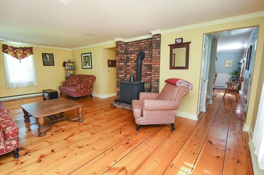1 Smith Corner Road Newton NH 03858