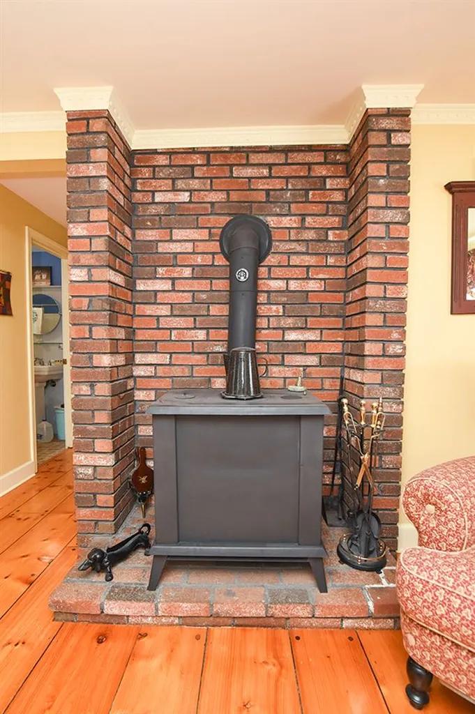 1 Smith Corner Road Newton NH 03858