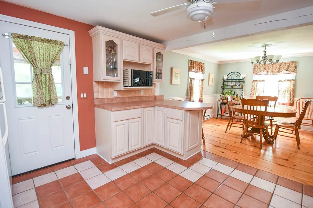 1 Smith Corner Road Newton NH 03858