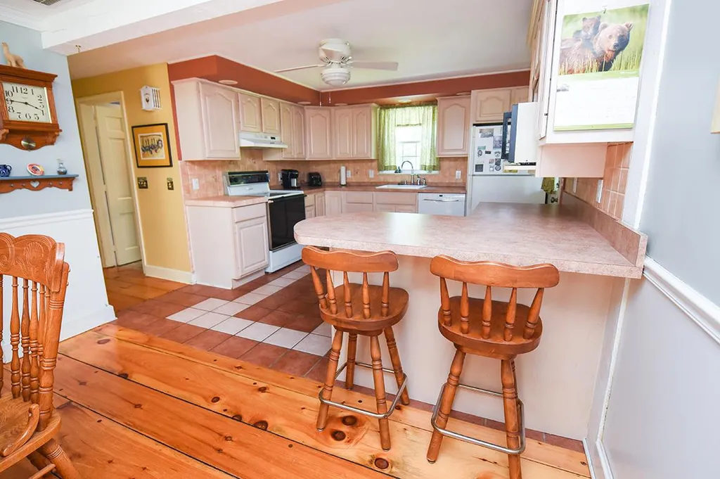 1 Smith Corner Road Newton NH 03858