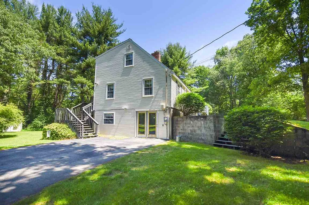 1 Smith Corner Road Newton NH 03858