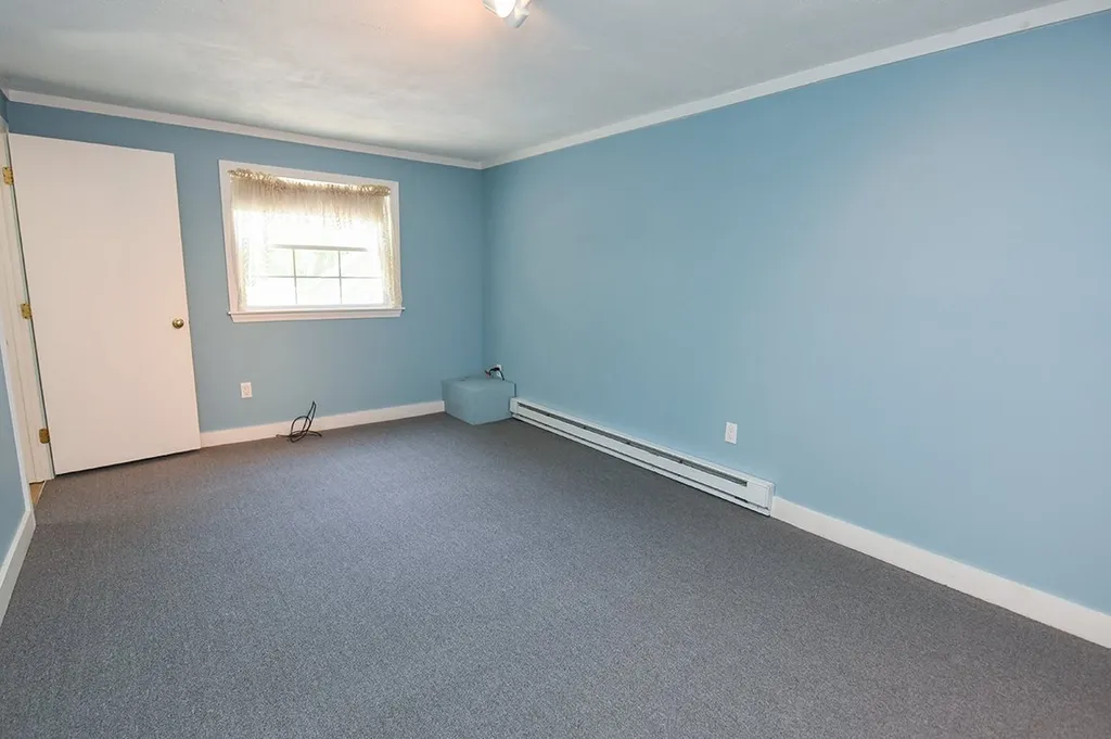1 Smith Corner Road Newton NH 03858