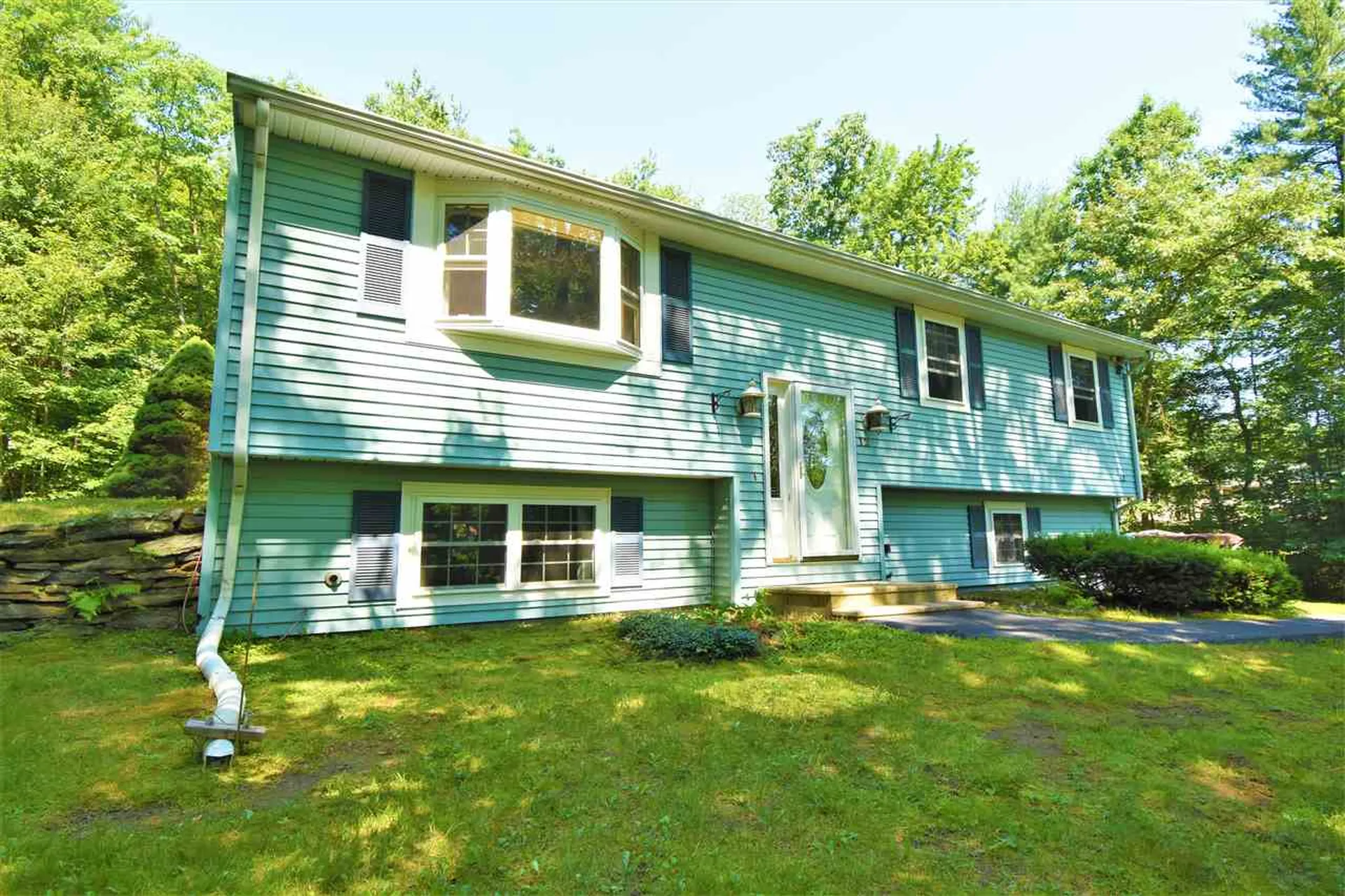 12 Maxwell Drive Derry NH 03038