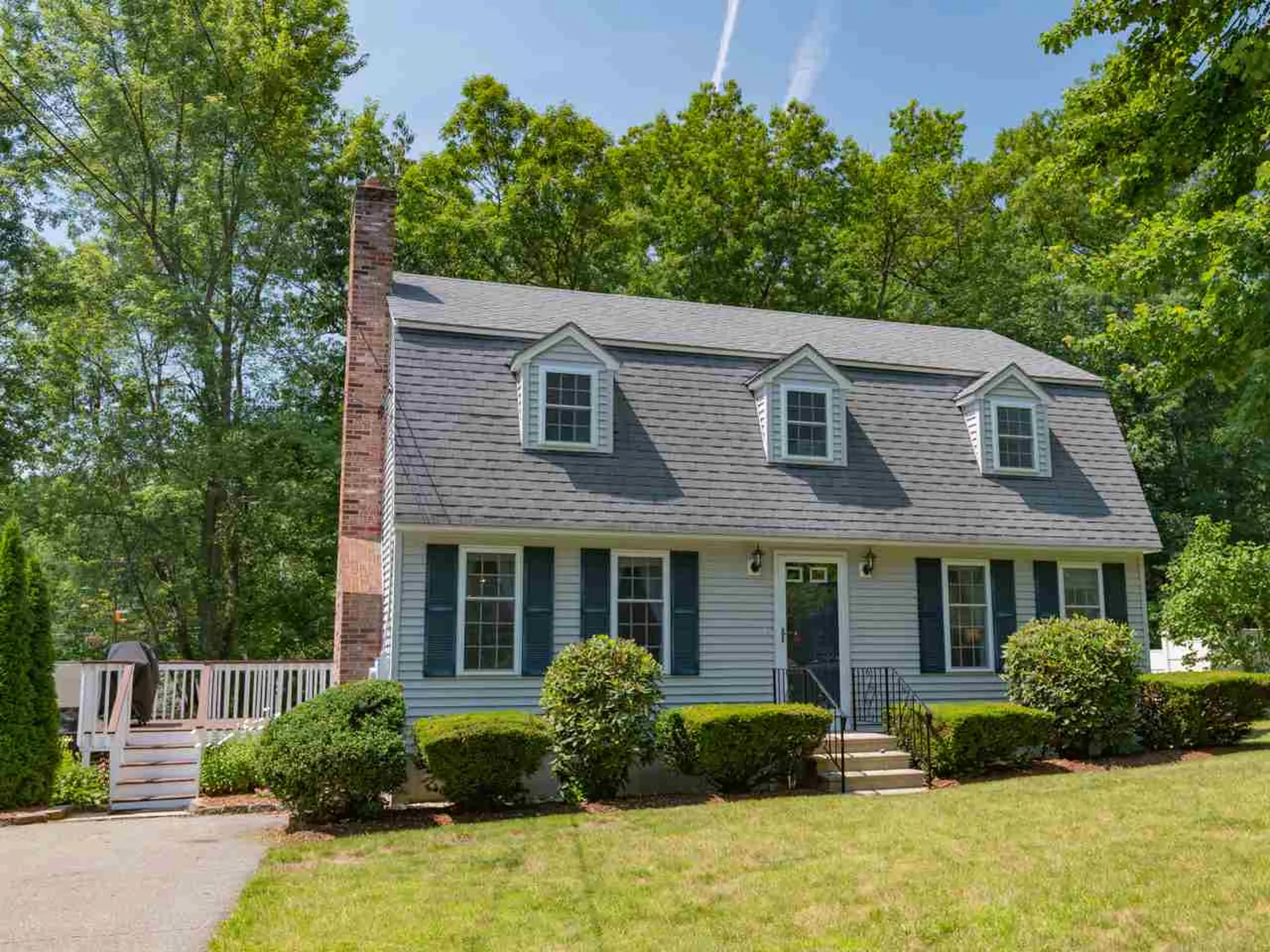 8 Hazel Avenue Nashua NH 03062