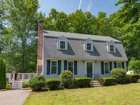 8 Hazel Avenue Nashua NH 03062
