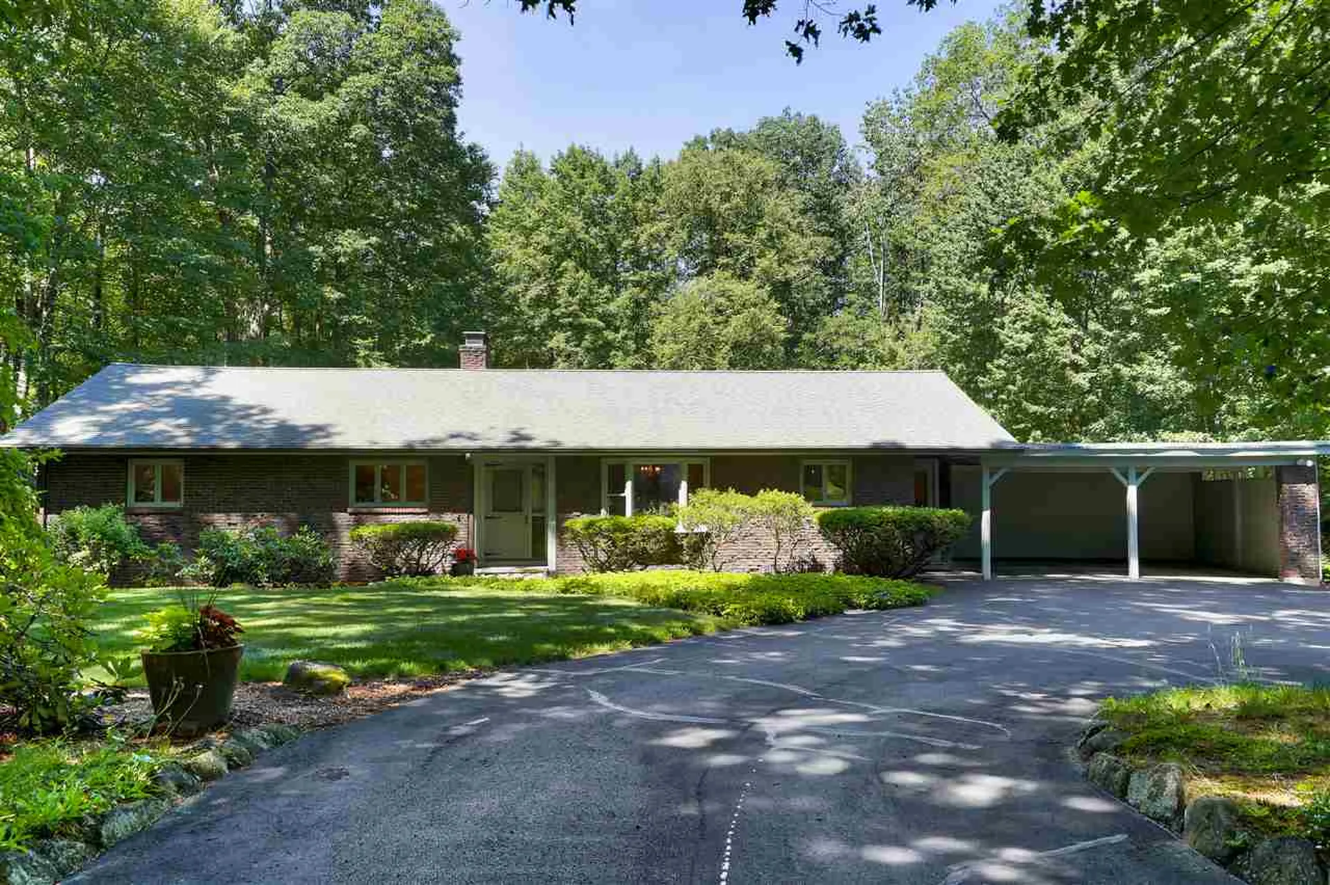 14 Nancy Lane Bedford NH 03110