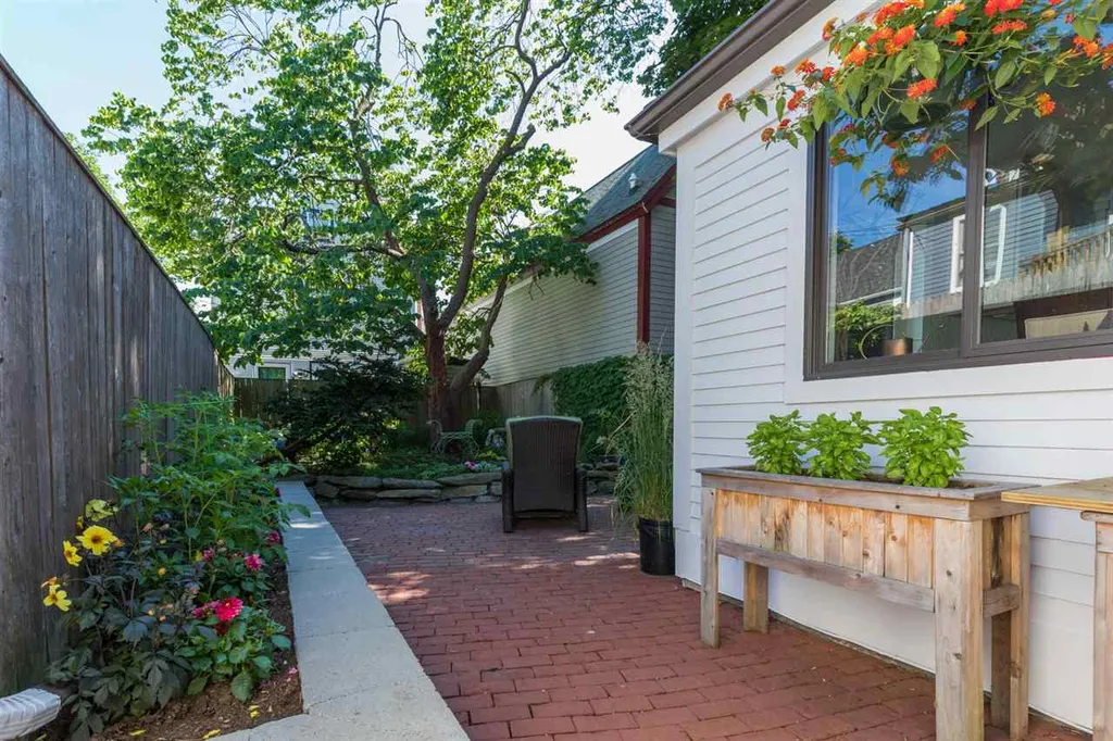 121 Daniel Street Portsmouth NH 03801