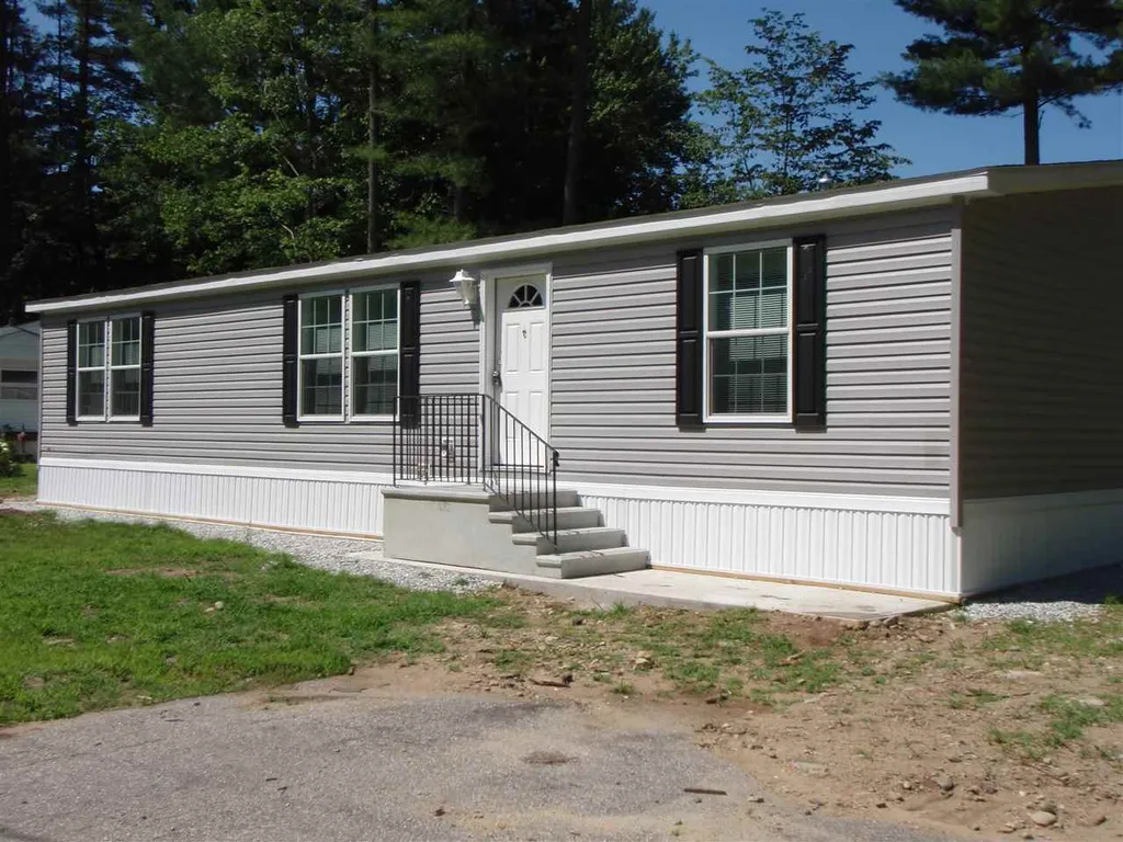 4 Ponderosa Avenue Nashua NH 03062