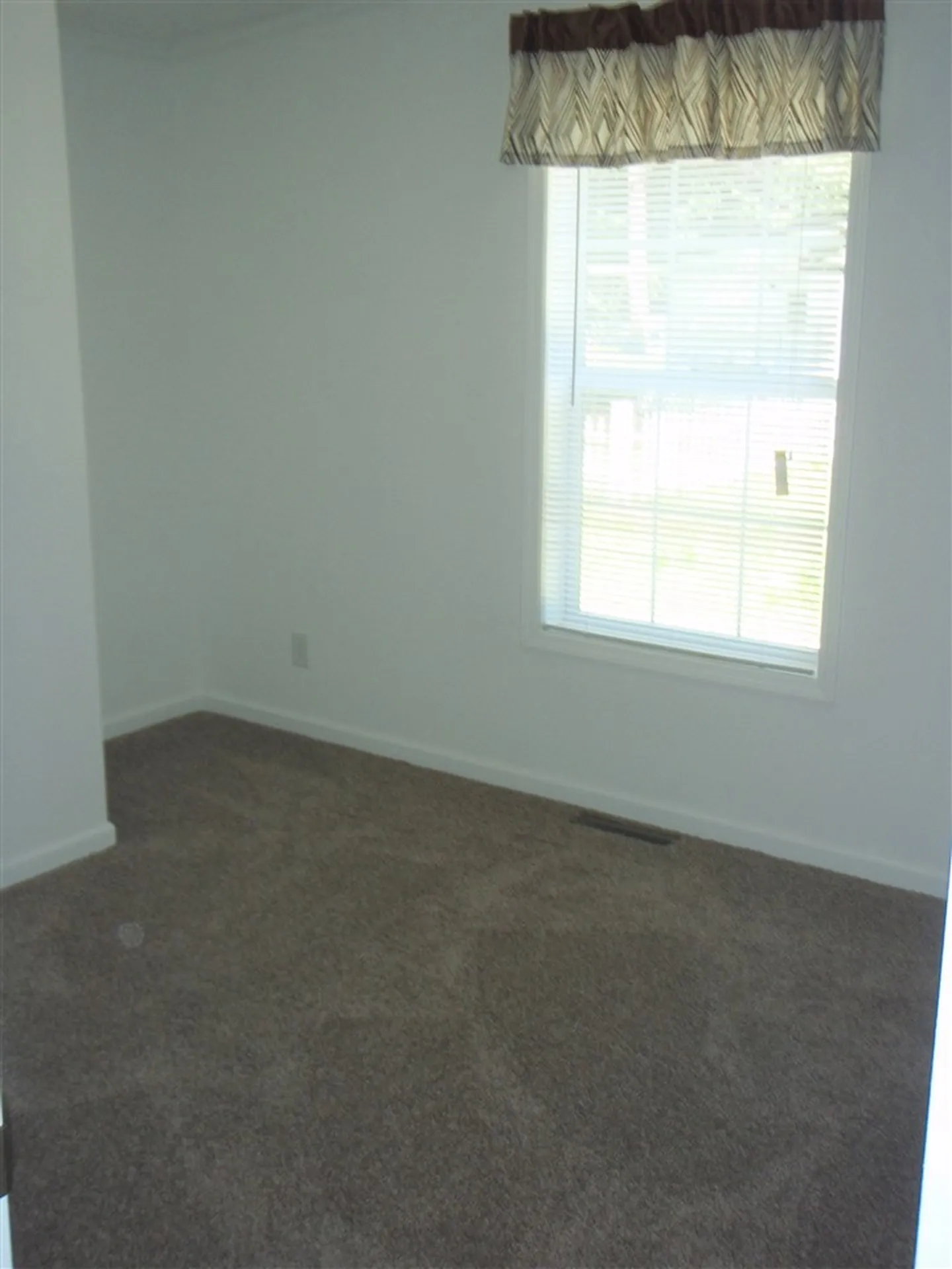 4 Ponderosa Avenue Nashua NH 03062