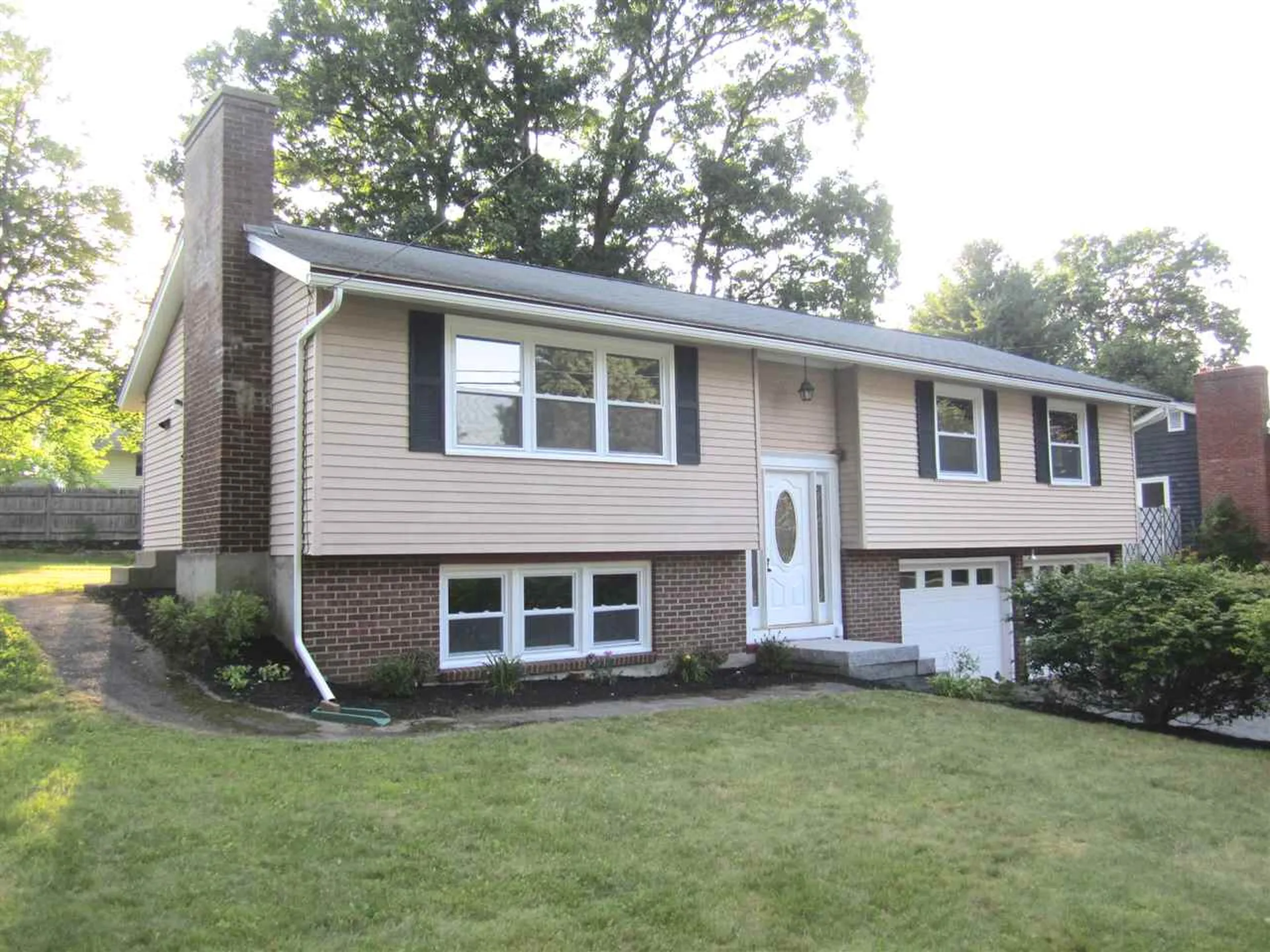 9 Monterey Avenue Nashua NH 03064