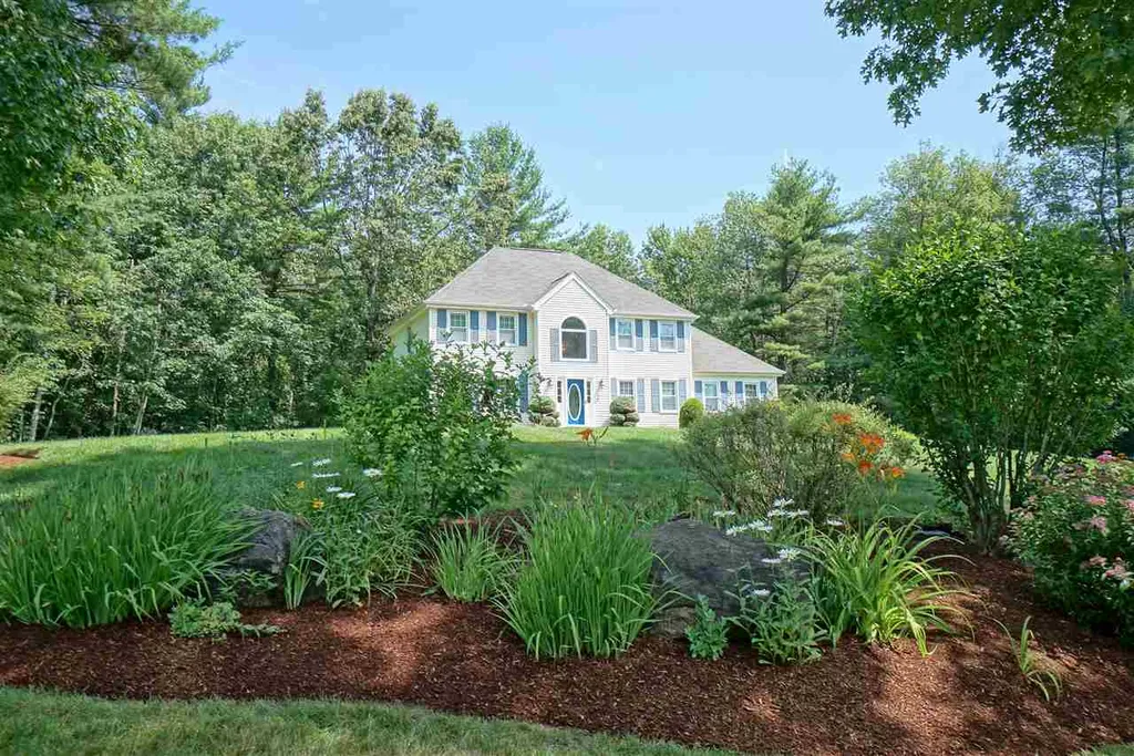 9 Alexandra Drive Pelham NH 03076