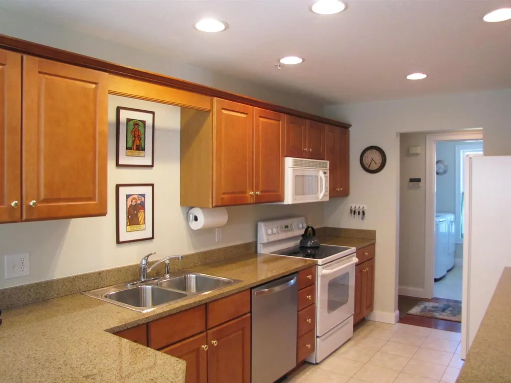 1-2 Risloves Way Fremont NH 03044