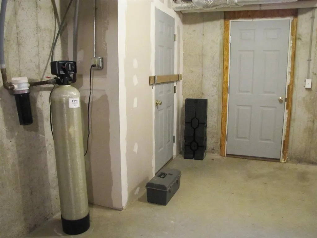 1-2 Risloves Way Fremont NH 03044