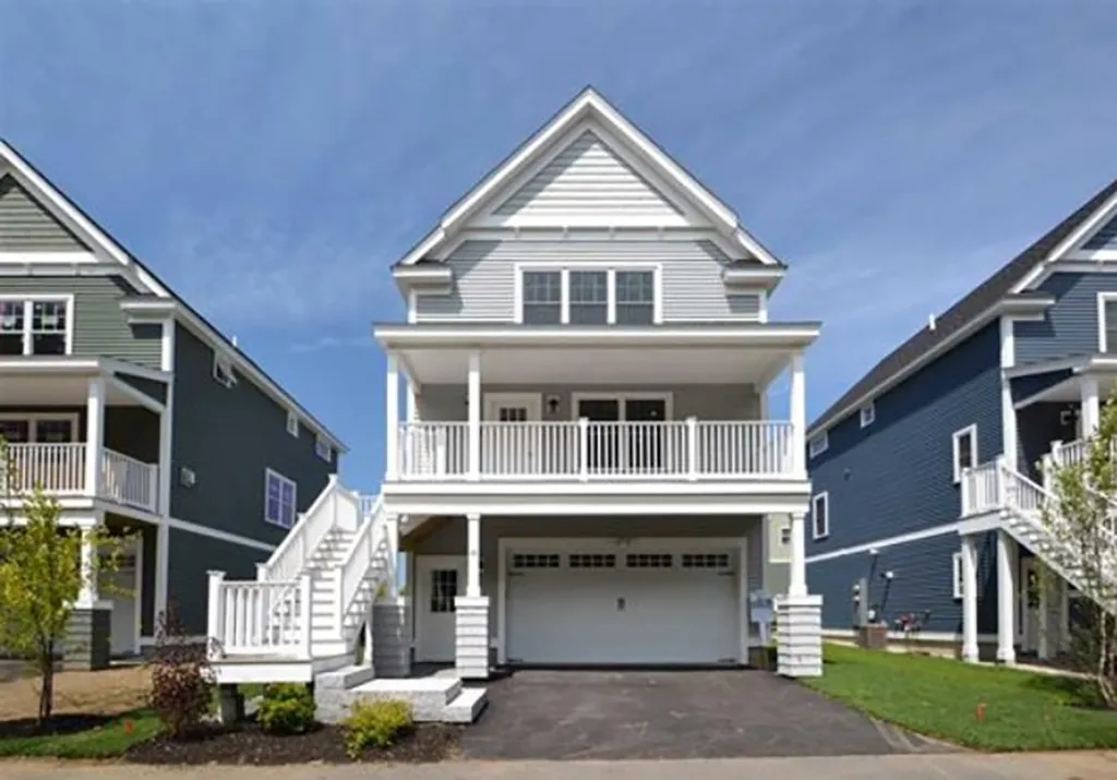 28 Landmark Hill Lane Kittery ME 03904