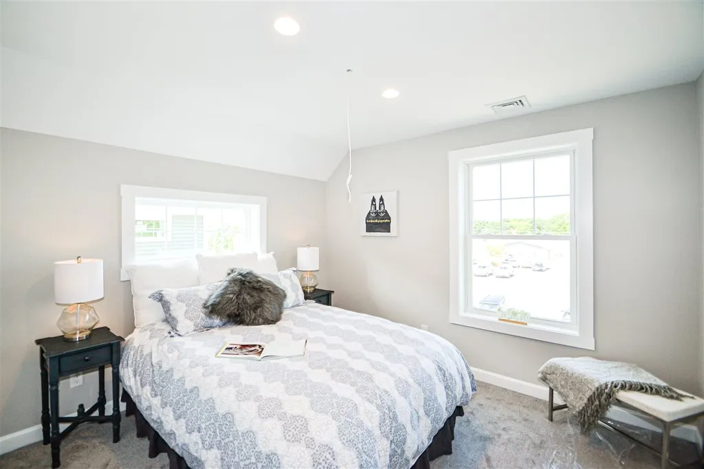 28 Landmark Hill Lane Kittery ME 03904