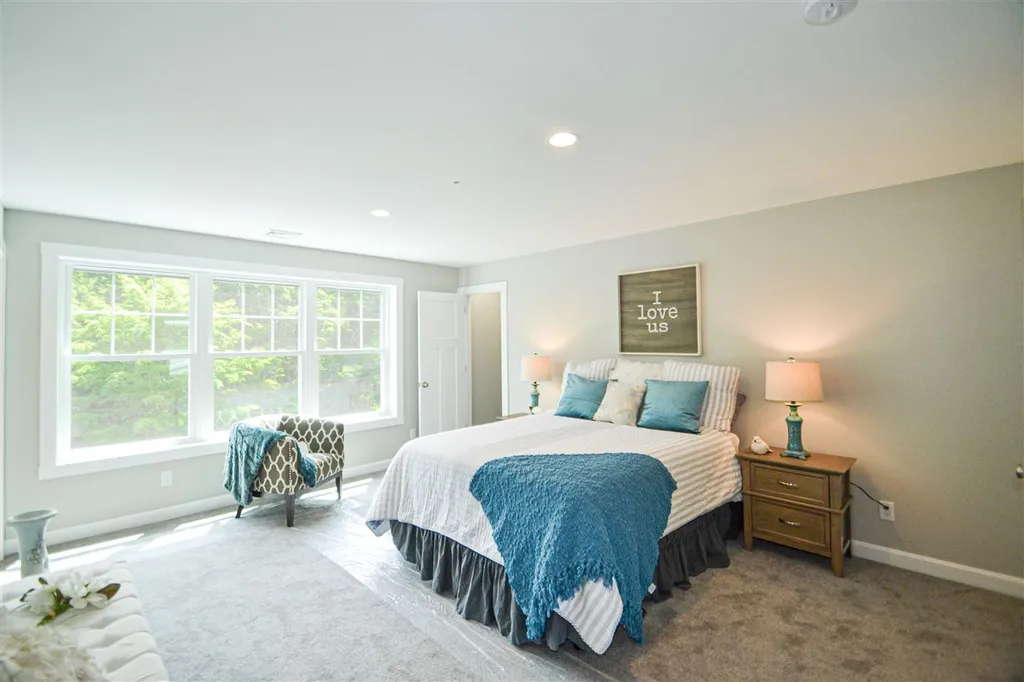 28 Landmark Hill Lane Kittery ME 03904