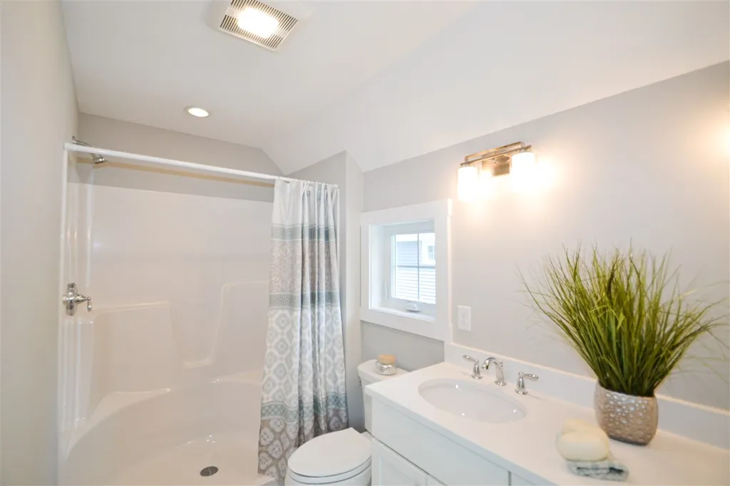 28 Landmark Hill Lane Kittery ME 03904