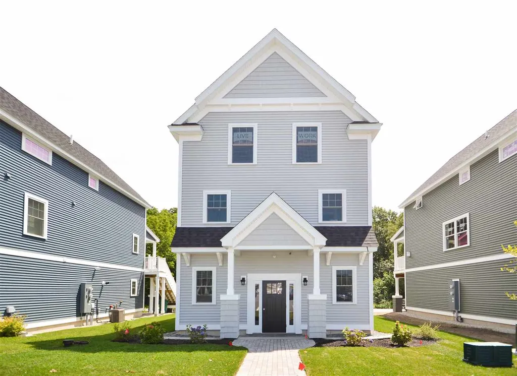 28 Landmark Hill Lane Kittery ME 03904